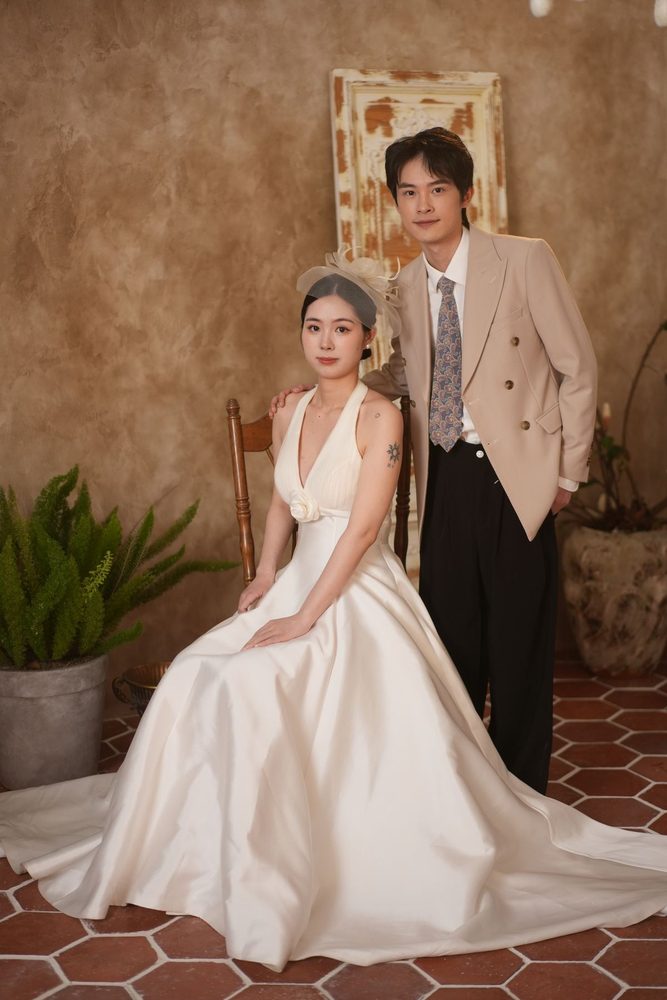 棚内复古婚纱照